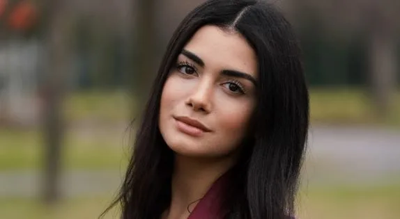 Wer ist Özge Yağız? Größe – Alter – TV-Serie – Familie