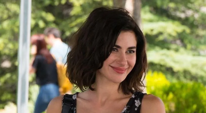 Wer ist Nesrin Cavadzade? Größe – Alter – TV-Serie – Familie