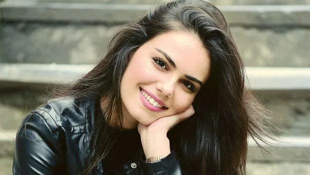 Wer ist Özgü Kaya? Größe – Alter – TV-Serie – Familie