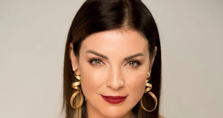 Wer ist Özge Özberk? Größe – Alter – TV-Serie – Familie