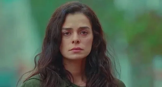 Wer ist Özge Özpirinçci? Größe – Alter – Serie – Familie