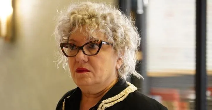 Ayşenil Şamlıoğlu überrascht mit ihrem neuen Look in ihrer neuen Serie!