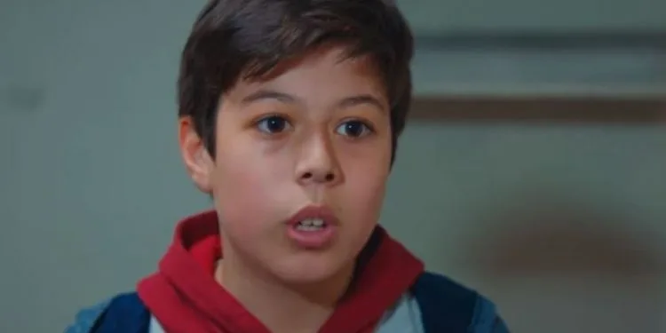 Alp Akar, der Ali der TV-Serie Sadakatsiz, hat im Alter von 15 Jahren viele Schauspieler unterrichtet!