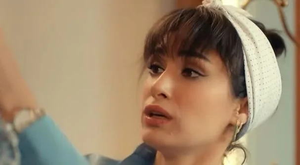 Hande Doğandemir hat das gleiche Problem wie ihre Figur in Annemizi Saklarken!