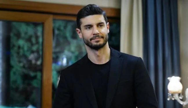 Yasak Elmas ağatay Berk Oktay teilte ein solches Foto, dass er die Fans nicht wiedererkannte!
