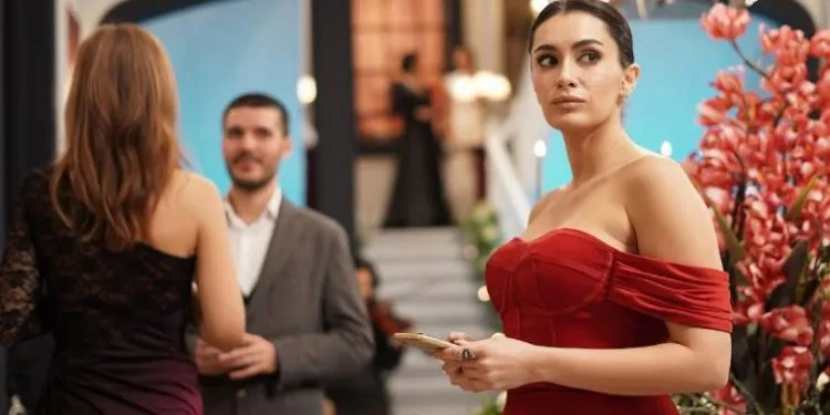 Was für eine Serie ist Annemizi Saklarken mit Hande Doğandemir in der Hauptrolle?
