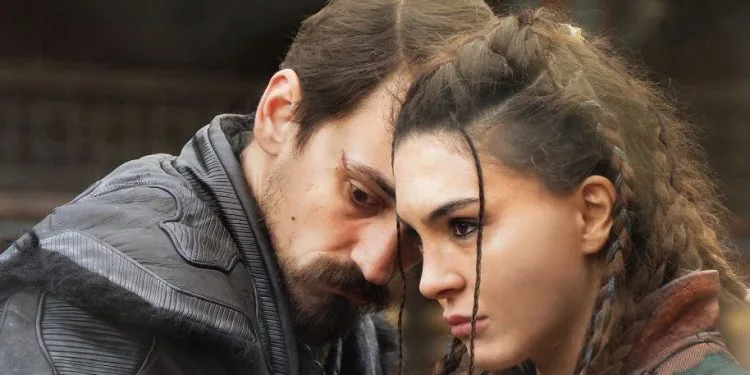 Wie hat Ebru Şahin, der Star der Destan-Serie, ihren Partner Edip Tepeli überrascht? Sie werden Ihren Ohren nicht trauen!