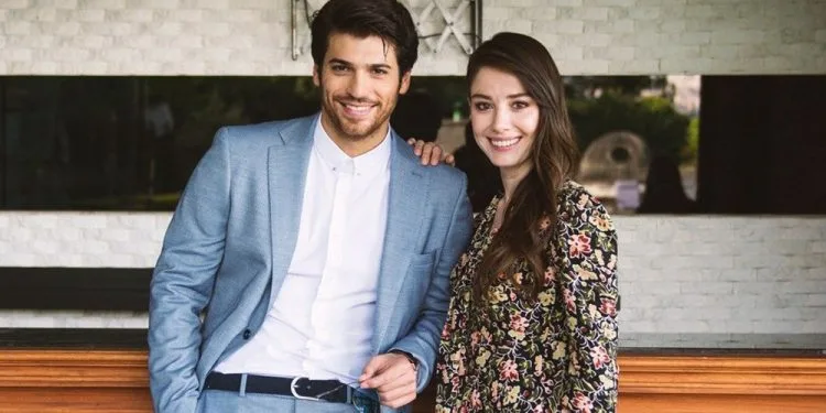 Mit Can Yaman und Özge Gürel wird Dolunay in drei weiteren Ländern ausgestrahlt!