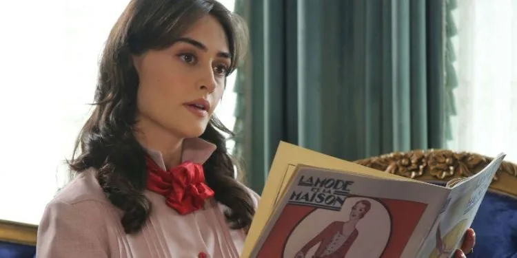 Die Magazinposen von Esra Bilgiç, der Gülfem von Kanunsuz Topraklar, wurden gelobt…