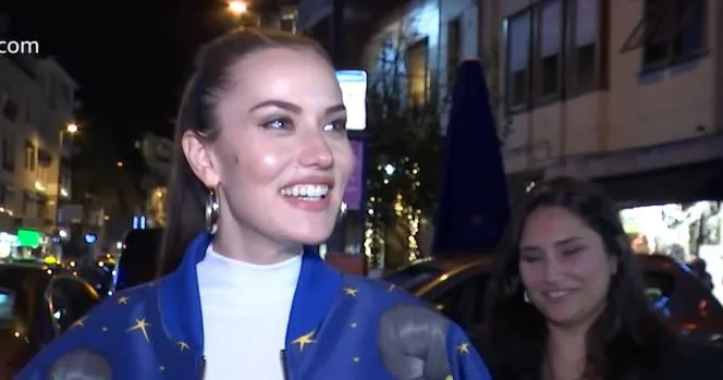 Auf einem Pferd zu reiten und ein Schwert zu benutzen, ist für Fahriye Evcen nicht ermüdend!