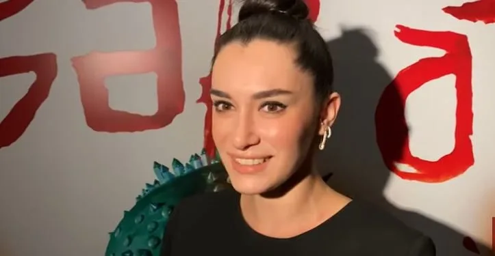 Herzlichen Glückwunsch von Hande Doğandemir an ihre Freundinnen Funda Eryiğit und Hazar Ergüçlü!