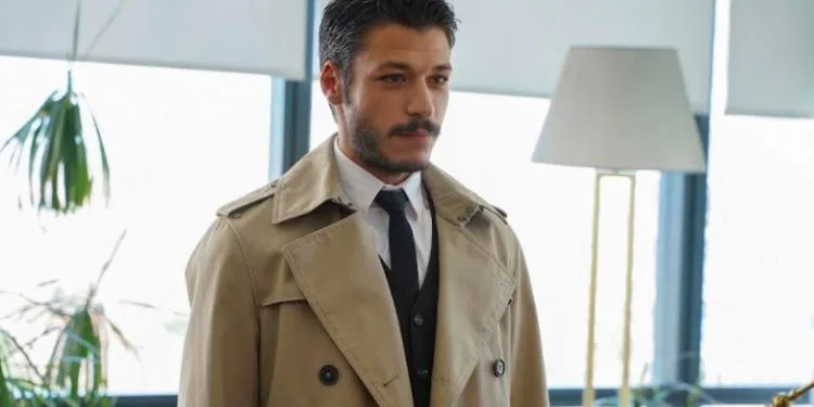 Kubilay Aka, der sich darauf vorbereitet, mit der TV-Serie „Oğlum“ auf die Leinwand zurückzukehren, wurde kurz vor dem Set ins Krankenhaus eingeliefert!