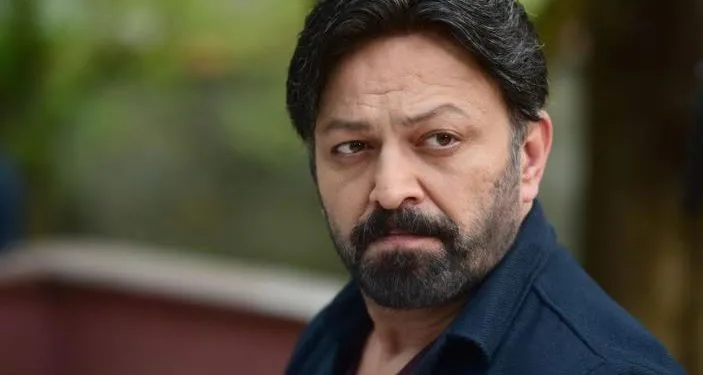 Serhat Kılıç, der zu den Kuruluş Osman kam, steht mit einer ganz anderen Identität auf der Bühne!