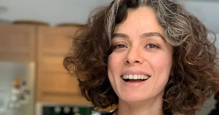 Romantische Geburtstagsfeier von frischgebackener Mutter Özge Özpirinçci an ihren Mann