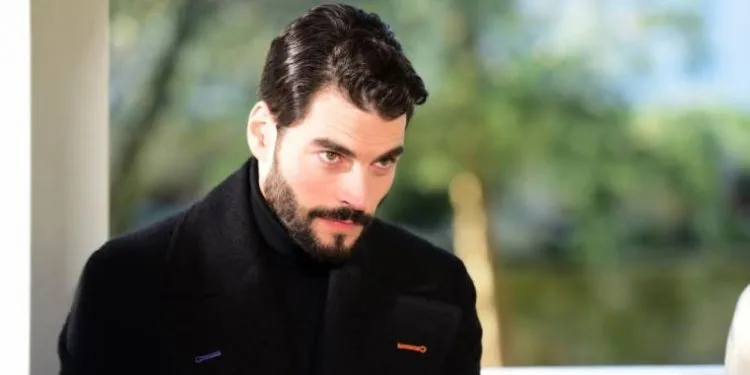 Über diese Posen von Akın Akınözü, dem Star von Kaderimin Oyunu, wird viel gesprochen!..