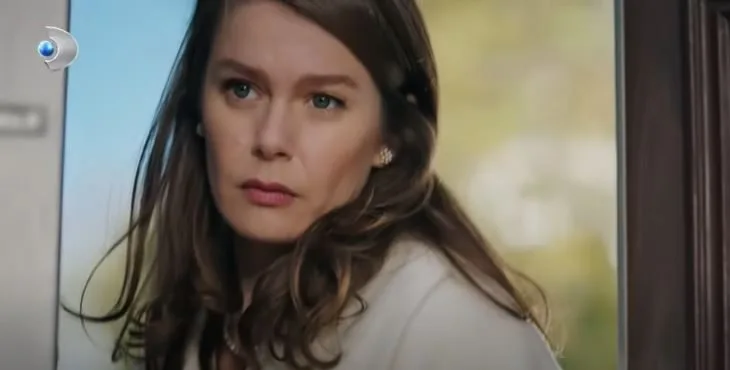 Burcu Biricik, die Nalan des Camdaki Kız, rannte im Pyjama auf die Straße!