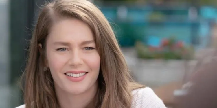 Burcu Biricik, Cansu Dere, Eda Ece, Hande Erçel, Gökçe Bahadır, Beren Saat und andere… Für wen wählst du denn?