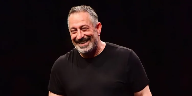 Für welche TV-Serie hat Cem Yılmaz seine Freunde großartig unterstützt?