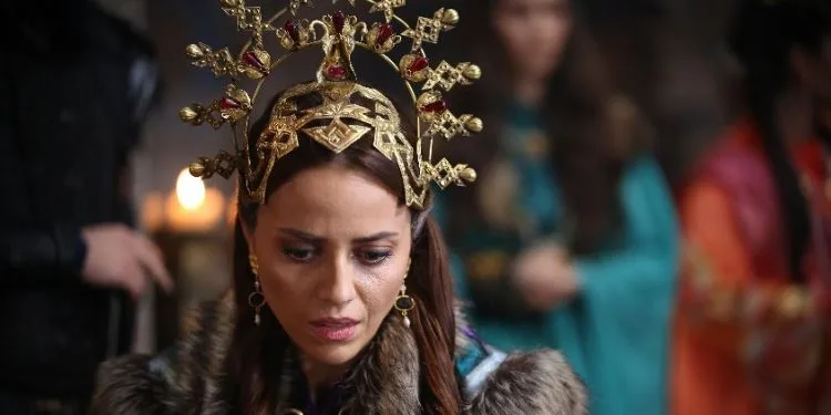 Wenn Deniz Barut die Kostüme der Destan-Serie trägt, ändert sich alles im Handumdrehen!
