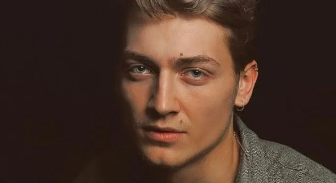 Erdem Şanlı, der mit den Serien Son Yaz und Kırmızı Oda glänzt, hat wieder eine ambitionierte Serie gefunden!