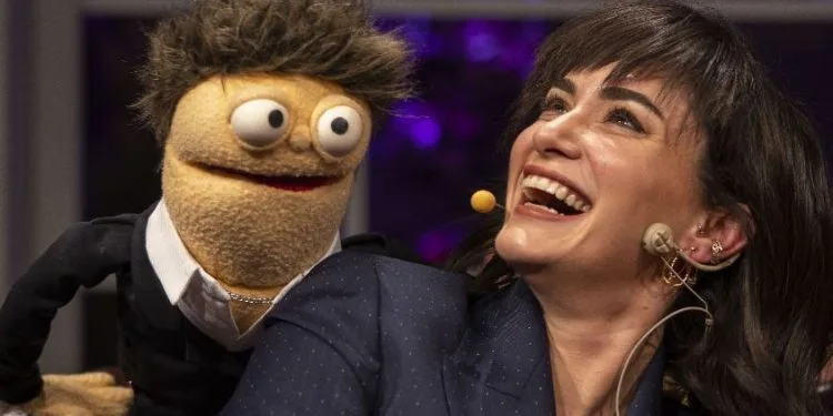 Aufgrund des Muhteşem Yüzyıl ist Cardi B von Hande Doğandemir besessen!