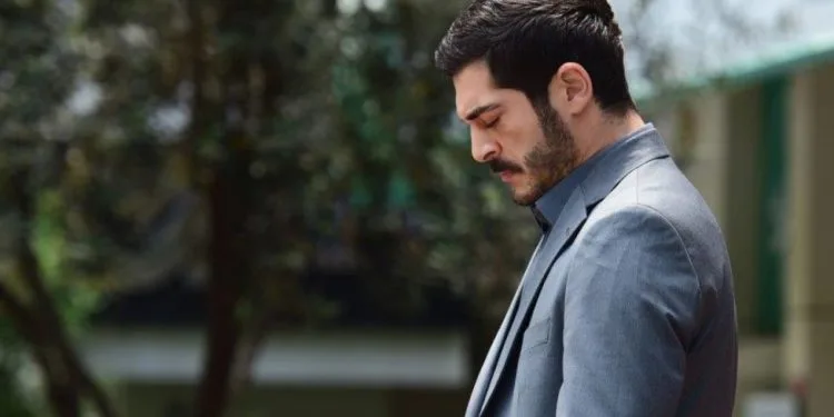 Burak Deniz begrüßte die Neuveröffentlichung von Maraşlı mit einer herzerwärmenden Botschaft!