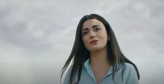 Hersteller aufgepasst! Özge Yağız wartet neben der Serie auf ein weiteres Angebot!