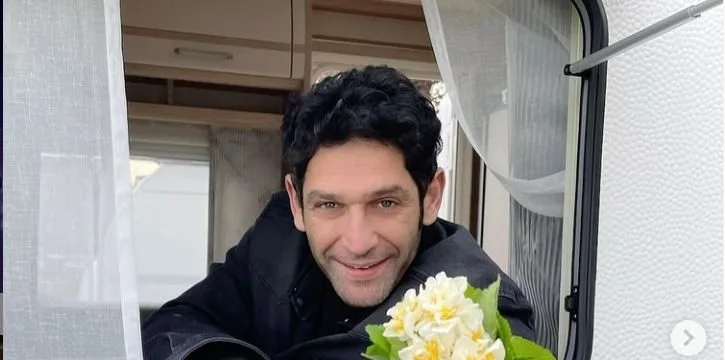 Tansel Öngel, die mit Masumlar Apartmanı debütierte, ist auch eine großartige Moderatorin!
