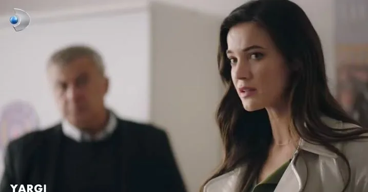 Hat dieses Wort in der Serie Yargı auch eine Biene in Ihre Haube gesteckt? Pınar Deniz war sehr beeindruckt!