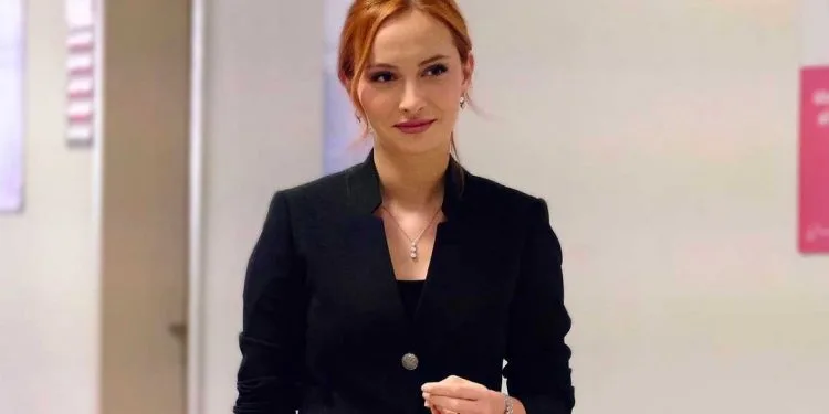 Başak Gümülcinelioğlu in der Yargı-Serie verzauberte alle mit der Figur von Neva!
