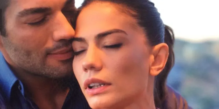 Love Tactics brachte Demet Özdemir mit ihren Fans zusammen und stieg auf Platz neun der Weltrangliste auf!
