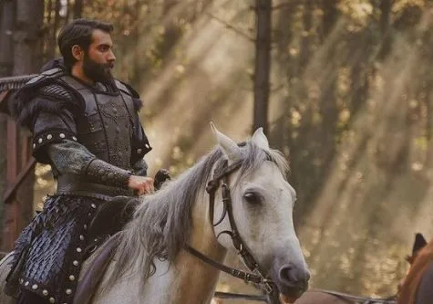 Eine romantische Feier des Schauspielerliebhabers an seinem Geburtstag für Burak Berkay Akgül, Kaya Tegin von Destan!..