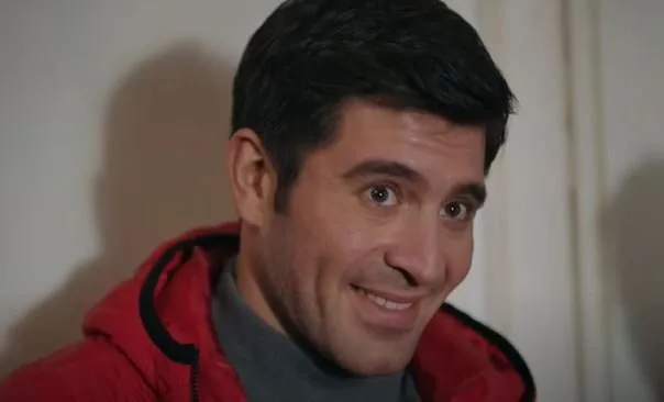 Cihangir Ceyhan, der Hayri von Camdaki Kız, hat in den sozialen Medien neue Wege beschritten; Der Schauspieler hat zum ersten Mal seine Familie geteilt!