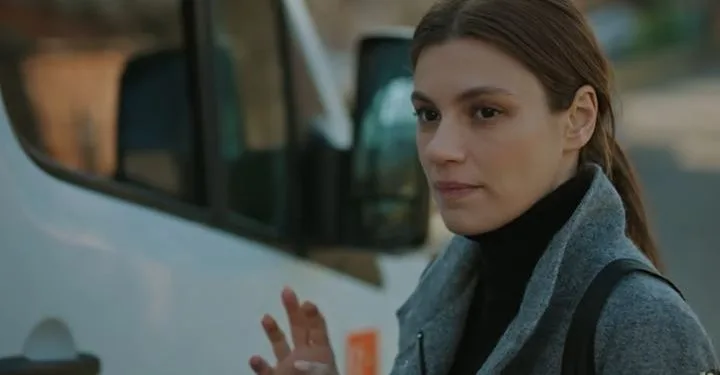 Yüsra Geyik, der in Camdaki Kız Unrecht zugefügt wurde, ist weg, ein neuer junger Star hat sich dem Team angeschlossen!