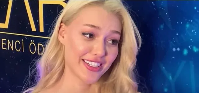 Dilan Çiçek Deniz überraschte das Publikum mit ihren blonden Haaren und gab gute Nachrichten!