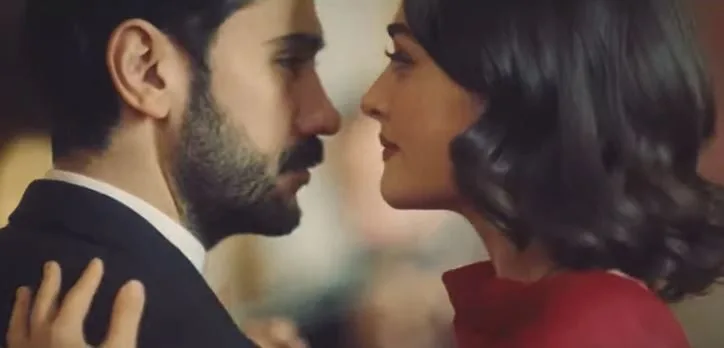 Esra Bilgiç und Uğur Güneş sind sehr unterhaltsam am Set, aber es gibt auch die traurige Seite der Medaille!