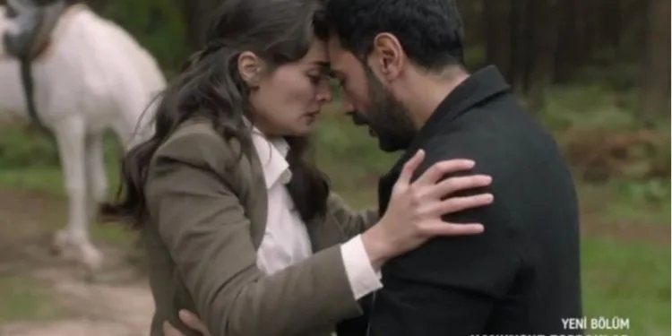 Detail des Abschieds von Esra Bilgiç und Uğur Güneş, den Schauspielern von Kanunsuz Topraklar!