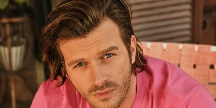 Kıvanç Tatlıtuğ-Fans warten mit Spannung! Allerdings ist die Situation für die Serie Kral Kaybederse etwas kompliziert!