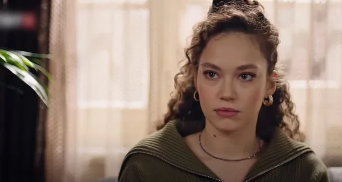 Wie Masumlar Apartmanı hat Melisa Şenolsun viele TV-Shows, die sie abgelehnt und bereut hat!