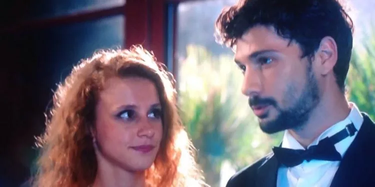 Die neuen Partner von Deniz Can Aktaş und Ahsen Eroğlu wurden das Paar einer beliebten TV-Serie!