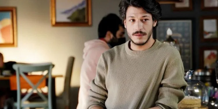 Auch Kubilay Aka, der mit der TV-Serie „Oğlum“ auf die Leinwand kam, stieg ins Singen ein!..