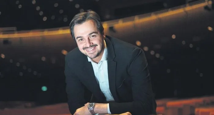 Kerem Alışıks Sohn Sadri Alışık sprach in seinem ersten Interview auch über seine Beziehung zu seinem Vater!..