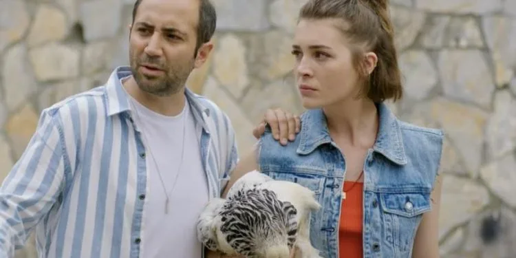 Die neue Serie von Deniz Işın und Sarp Bozkurt ist auf Blu TV!