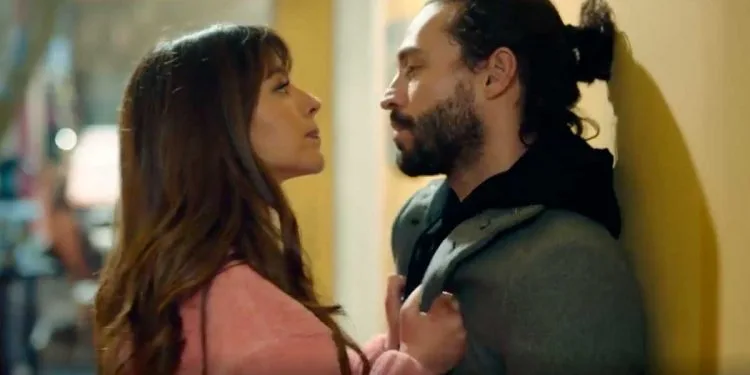 Die Posen, über die viel gesprochen wird, vom geliebten Duo Üç Kuruş, Aslıhan Malbora und Ekin Koç! ..