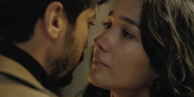 Taner Ölmez und Aybüke Pusat sind in den Hauptrollen und die Alef-Serie hat eine sehr effektive Geschichte!