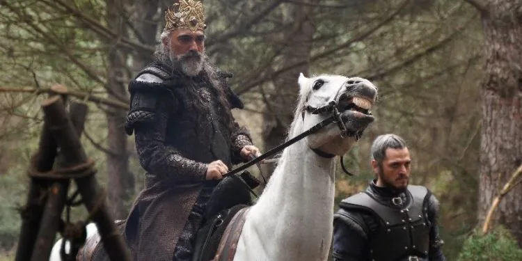 Lobende Worte von Selim Bayraktar für seine Co-Stars in der Destan-Serie!