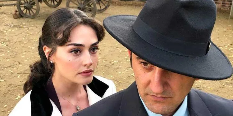 Esra Bilgiç, die Hauptrolle in der Serie Süslü Korkuluk, wurde zum Werbegesicht von Victoria’s Secret!