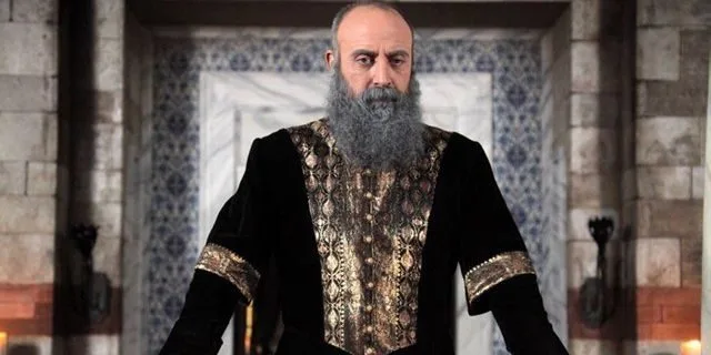 Halit Ergenç macht sich bereit, für seine neue Serie vor die Kamera zu treten!