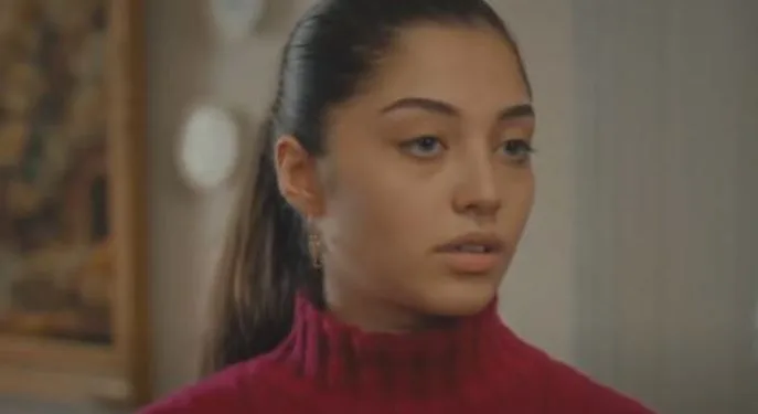 Kayra Zabcı, die Yasemin des Doğduğun Ev Kaderindir, ist auf dem gleichen Bildschirm, aber in einer neuen TV-Serie!