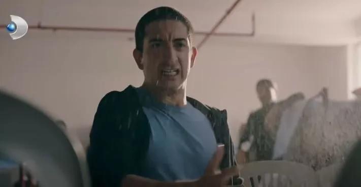 Onur Durmaz, der immer noch mit seiner Yargı-Serie auf der Agenda steht, trug seinen schlechten Ruf in seine neue Serie!